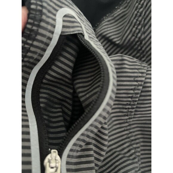 VGUC LULULEMON Run SHORTS SZ 6 Black GRAY SIDE RUCHING - Picture 11 of 15